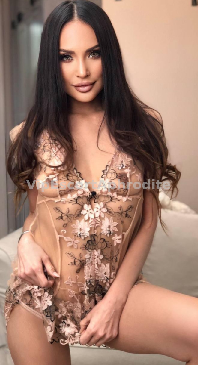 SALLI — elite escort in Paris